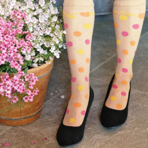 színes pöttyös térdzokni test színű