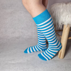 térdzokni fehér türkizkék