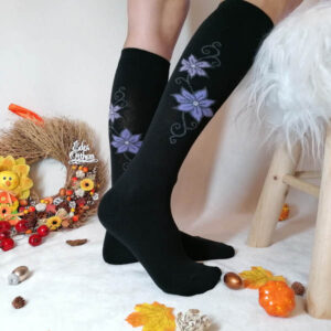 lila virágos térdzokni