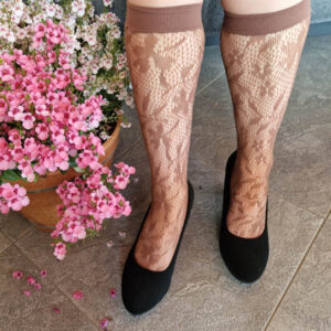 barna mintás női térdzokni