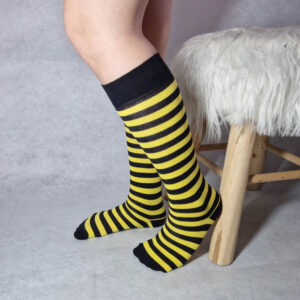 fekete-sárga csíkos térdzokni