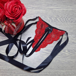 megkötő pántos lyukas tanga piros-fekete