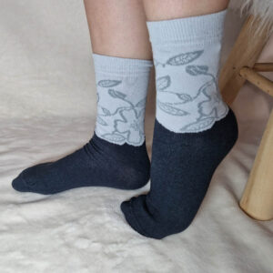 virág mintás zokni grafit