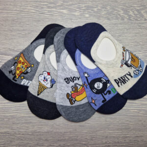 fiú mélyebben kivágott titokzokni