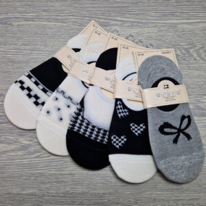 mélyebben kivágott titokzokni szívecskés