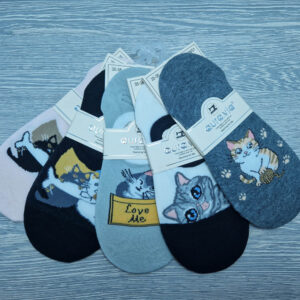 mélyebben kivágott titokzokni cicás