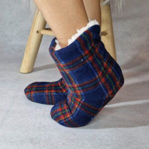 fiú csizmás mamusz kockás