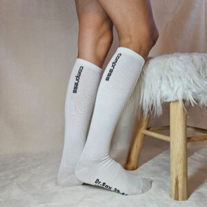 compressziós bambusz térdzokni fehér