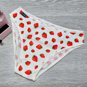 barones kata normál bugyi eper mintás