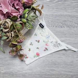 Barones állítható pántos tanga virág mintás csipkés ecrü