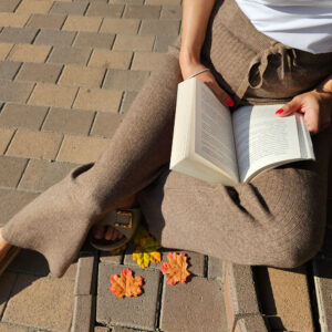 Magas derekú bordás puha nadrág-mokkaa