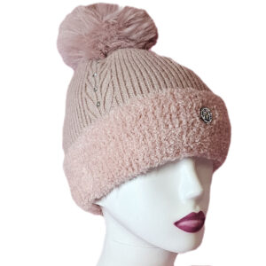 Női kötött polár béléses sapka anyagában mintás kövekkel-púder