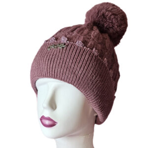 Női kötött polár béléses sapka anyagában mintás-mályva